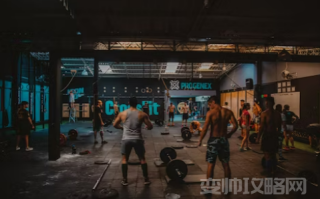 在健身房怎么搭讪女生聊天 （不唐突的搭讪方法）