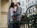 女生生气不理你该怎么做（3个步骤立马哄好她）